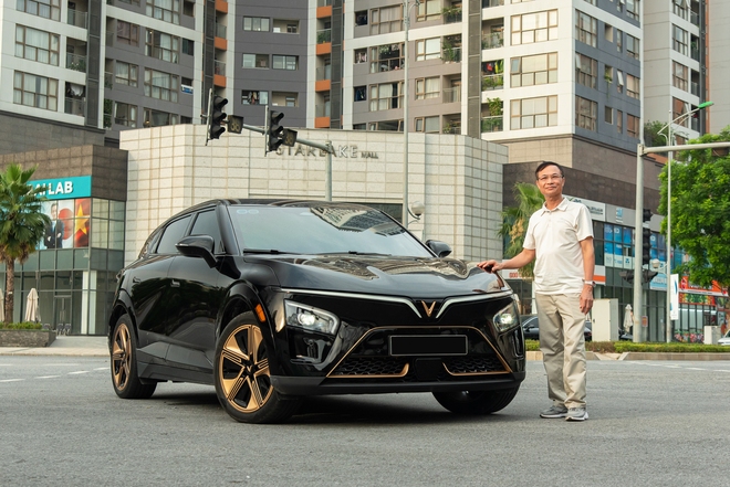 Thích EQS nhưng chốt VinFast VF 7, giám đốc công ty vận tải chia sẻ: ‘Công nghệ chẳng kém nhiều mà giá chỉ bằng một phần nhỏ’- Ảnh 4. Thích EQS nhưng chốt VinFast VF 7, giám đốc công ty vận tải chia sẻ: ‘Công nghệ chẳng kém nhiều mà giá chỉ bằng một phần nhỏ’- Ảnh 4.