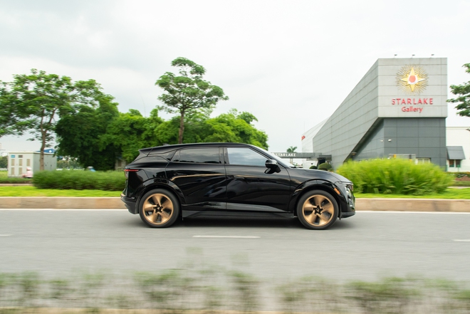 Thích EQS nhưng chốt VinFast VF 7, giám đốc công ty vận tải chia sẻ: ‘Công nghệ chẳng kém nhiều mà giá chỉ bằng một phần nhỏ’- Ảnh 16. Thích EQS nhưng chốt VinFast VF 7, giám đốc công ty vận tải chia sẻ: ‘Công nghệ chẳng kém nhiều mà giá chỉ bằng một phần nhỏ’- Ảnh 16.