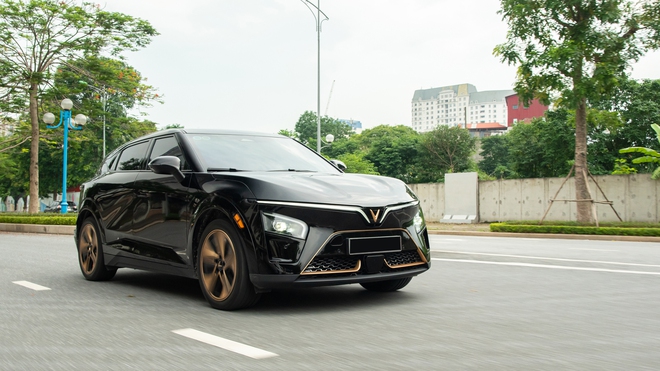 Thích EQS nhưng chốt VinFast VF 7, giám đốc công ty vận tải chia sẻ: ‘Công nghệ chẳng kém nhiều mà giá chỉ bằng một phần nhỏ’- Ảnh 14. Thích EQS nhưng chốt VinFast VF 7, giám đốc công ty vận tải chia sẻ: ‘Công nghệ chẳng kém nhiều mà giá chỉ bằng một phần nhỏ’- Ảnh 14.