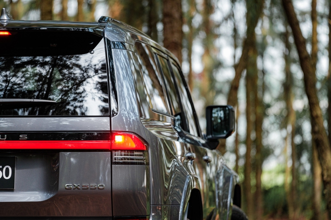 Lexus GX 550 ra mắt Việt Nam: Giá từ 6,2 tỷ, máy như Land Cruiser, nhiều công nghệ sang xịn chưa từng có- Ảnh 6. Lexus GX 550 ra mắt Việt Nam: Giá từ 6,2 tỷ, máy như Land Cruiser, nhiều công nghệ sang xịn chưa từng có- Ảnh 6.