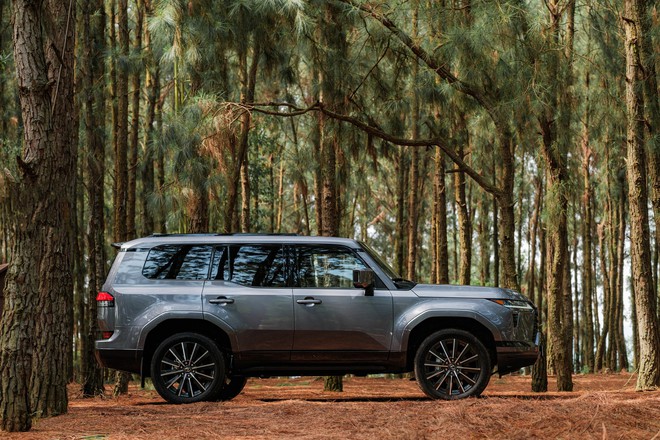Lexus GX 550 ra mắt Việt Nam: Giá từ 6,2 tỷ, máy như Land Cruiser, nhiều công nghệ sang xịn chưa từng có- Ảnh 7. Lexus GX 550 ra mắt Việt Nam: Giá từ 6,2 tỷ, máy như Land Cruiser, nhiều công nghệ sang xịn chưa từng có- Ảnh 7.