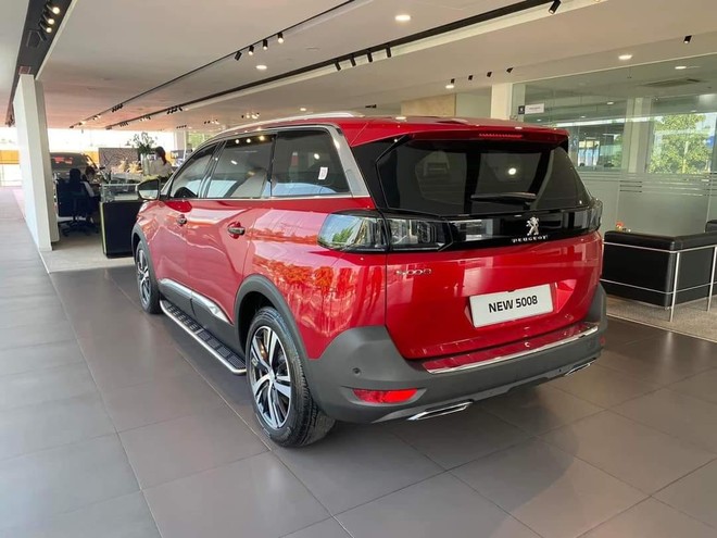 Peugeot 5008 giảm giá tới hơn trăm triệu ở đại lý, xe tiền tỉ nay rẻ hơn hàng loạt đối thủ Fortuner, Santa Fe, CX-8- Ảnh 4. Peugeot 5008 giảm giá tới hơn trăm triệu ở đại lý, xe tiền tỉ nay rẻ hơn hàng loạt đối thủ Fortuner, Santa Fe, CX-8- Ảnh 4.