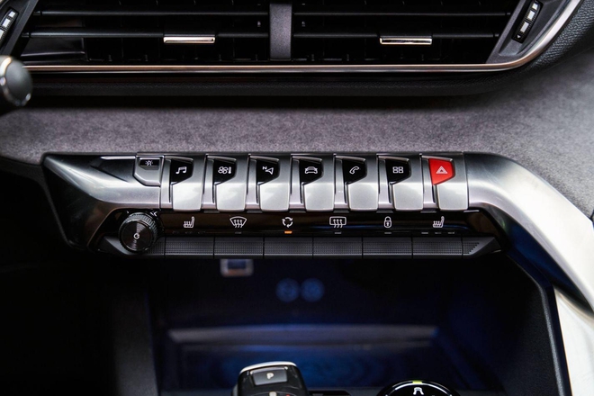 Peugeot 5008 giảm giá tới hơn trăm triệu ở đại lý, xe tiền tỉ nay rẻ hơn hàng loạt đối thủ Fortuner, Santa Fe, CX-8- Ảnh 9. Peugeot 5008 giảm giá tới hơn trăm triệu ở đại lý, xe tiền tỉ nay rẻ hơn hàng loạt đối thủ Fortuner, Santa Fe, CX-8- Ảnh 9.