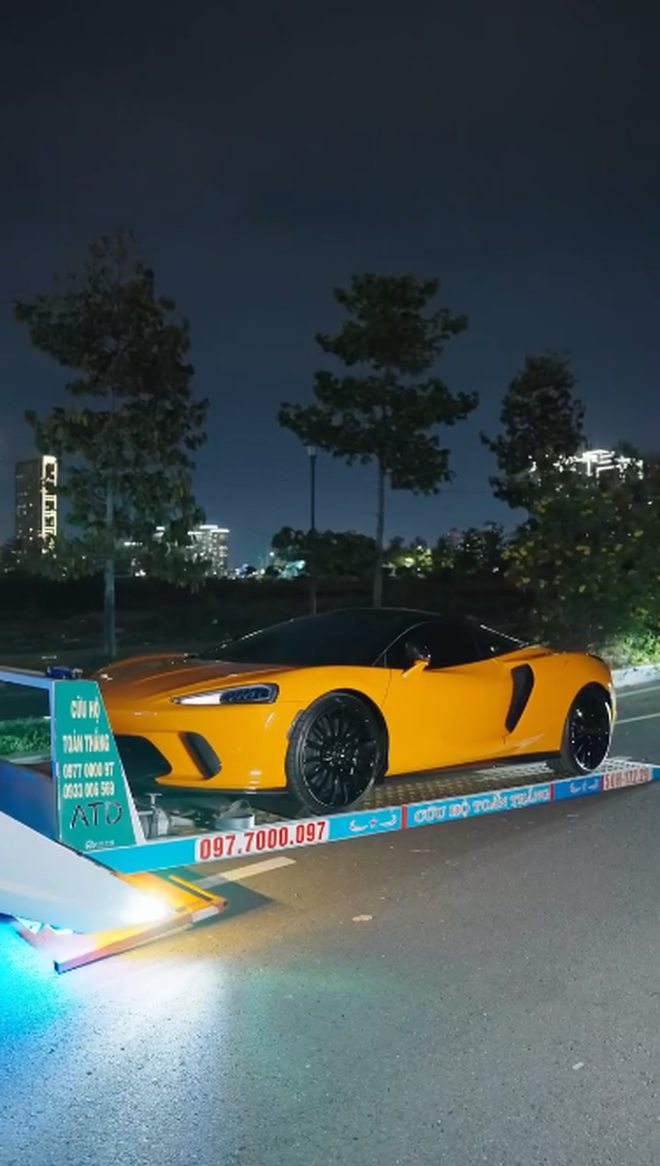 Hot girl 9X đời đầu tặng McLaren GT cho ông xã nhân dịp sinh nhật: Giá không dưới 16 tỷ đồng, là xe chính hãng độc nhất Việt Nam- Ảnh 3. Hot girl 9X đời đầu tặng McLaren GT cho ông xã nhân dịp sinh nhật: Giá không dưới 16 tỷ đồng, là xe chính hãng độc nhất Việt Nam- Ảnh 3.