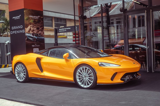 Hot girl 9X đời đầu tặng McLaren GT cho ông xã nhân dịp sinh nhật: Giá không dưới 16 tỷ đồng, là xe chính hãng độc nhất Việt Nam- Ảnh 6. Hot girl 9X đời đầu tặng McLaren GT cho ông xã nhân dịp sinh nhật: Giá không dưới 16 tỷ đồng, là xe chính hãng độc nhất Việt Nam- Ảnh 6.