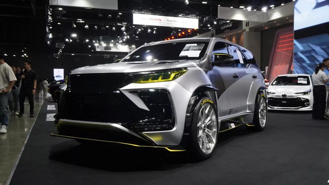 Fan Toyota Fortuner mê tốc độ sẽ thích bản đặc biệt này: Mạnh 221 mã lực, bodykit hầm hố, chỉ có 4 chỗ ngồi- Ảnh 2. Fan Toyota Fortuner mê tốc độ sẽ thích bản đặc biệt này: Mạnh 221 mã lực, bodykit hầm hố, chỉ có 4 chỗ ngồi- Ảnh 2.