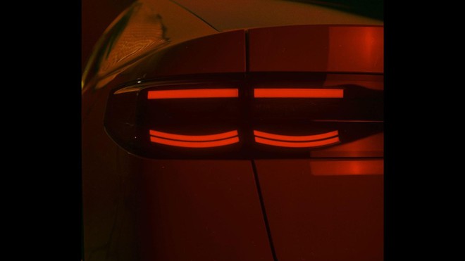 SUV điện mới của Ford lần đầu lộ diện chính thức: Chung gầm Volkswagen, ra mắt ngay tháng sau- Ảnh 4. SUV điện mới của Ford lần đầu lộ diện chính thức: Chung gầm Volkswagen, ra mắt ngay tháng sau- Ảnh 4.