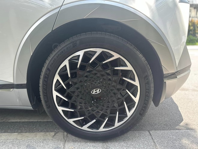 Rao bán Hyundai Ioniq 5 chạy 8.000 km giá 1,28 tỷ đồng, dân buôn xe cũ nhận định: Hợp với người thích trải nghiệm, hoặc có vài xe ở nhà- Ảnh 7. Rao bán Hyundai Ioniq 5 chạy 8.000 km giá 1,28 tỷ đồng, dân buôn xe cũ nhận định: Hợp với người thích trải nghiệm, hoặc có vài xe ở nhà- Ảnh 7.
