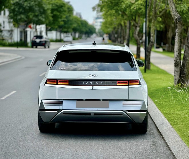 Rao bán Hyundai Ioniq 5 chạy 8.000 km giá 1,28 tỷ đồng, dân buôn xe cũ nhận định: Hợp với người thích trải nghiệm, hoặc có vài xe ở nhà- Ảnh 6. Rao bán Hyundai Ioniq 5 chạy 8.000 km giá 1,28 tỷ đồng, dân buôn xe cũ nhận định: Hợp với người thích trải nghiệm, hoặc có vài xe ở nhà- Ảnh 6.