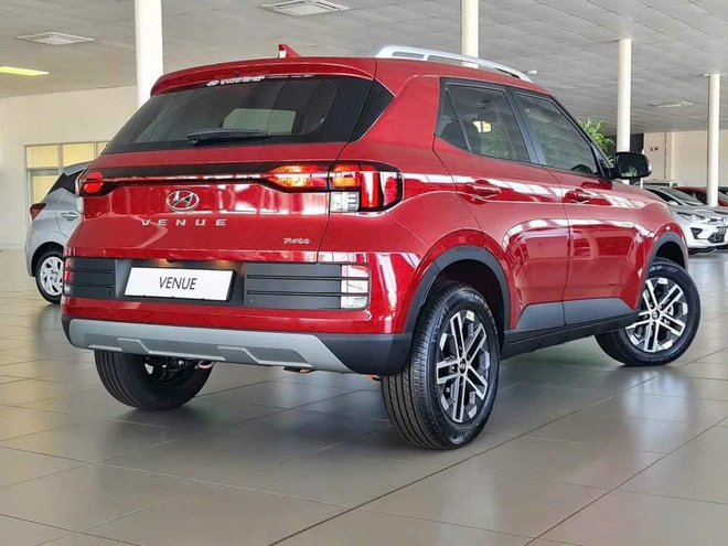 Hyundai Venue giảm giá kép tại đại lý: Bản ‘base’ còn 485 triệu, đấu Raize bằng giá rẻ nhất phân khúc- Ảnh 4. Hyundai Venue giảm giá kép tại đại lý: Bản ‘base’ còn 485 triệu, đấu Raize bằng giá rẻ nhất phân khúc- Ảnh 4.