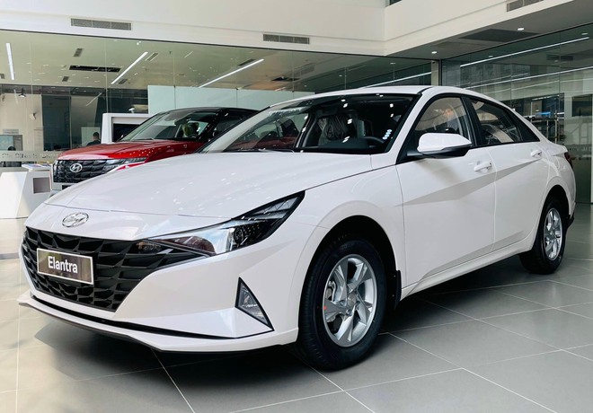 Xả hàng tồn, Hyundai Elantra bán rẻ hơn cả ‘đàn em’ Accent mới ra mắt- Ảnh 3. Xả hàng tồn, Hyundai Elantra bán rẻ hơn cả ‘đàn em’ Accent mới ra mắt- Ảnh 3.