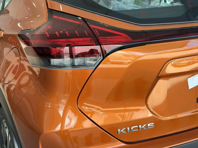 Nissan Kicks giảm giá 220 triệu đồng tại đại lý: Bản ‘full’ còn 638 triệu, rẻ hơn bản ‘base’ của Yaris Cross, HR-V- Ảnh 5. Nissan Kicks giảm giá 220 triệu đồng tại đại lý: Bản ‘full’ còn 638 triệu, rẻ hơn bản ‘base’ của Yaris Cross, HR-V- Ảnh 5.