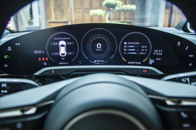 Bỏ 7 tỷ mua Porsche Taycan Cross Turismo đi phượt, đây là 3 thứ trải nghiệm bạn khó tìm thấy trên bất kỳ chiếc xe nào khác- Ảnh 6. Bỏ 7 tỷ mua Porsche Taycan Cross Turismo đi phượt, đây là 3 thứ trải nghiệm bạn khó tìm thấy trên bất kỳ chiếc xe nào khác- Ảnh 6.