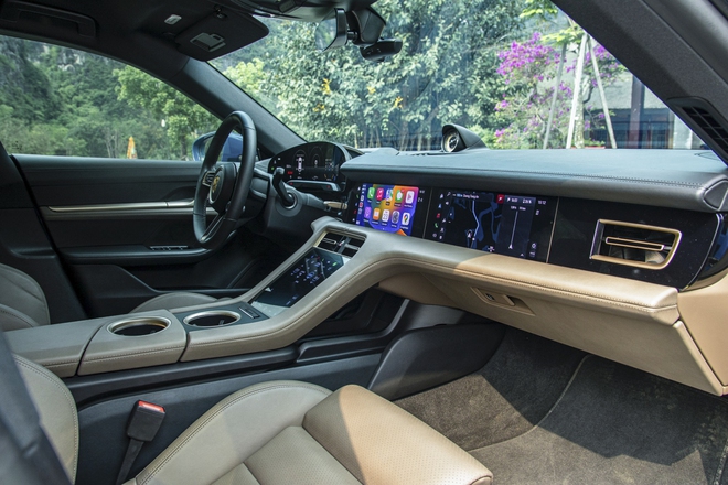 Bỏ 7 tỷ mua Porsche Taycan Cross Turismo đi phượt, đây là 3 thứ trải nghiệm bạn khó tìm thấy trên bất kỳ chiếc xe nào khác- Ảnh 15. Bỏ 7 tỷ mua Porsche Taycan Cross Turismo đi phượt, đây là 3 thứ trải nghiệm bạn khó tìm thấy trên bất kỳ chiếc xe nào khác- Ảnh 15.