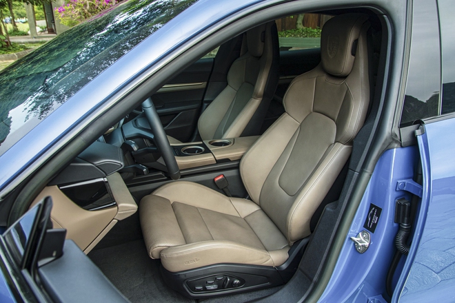 Bỏ 7 tỷ mua Porsche Taycan Cross Turismo đi phượt, đây là 3 thứ trải nghiệm bạn khó tìm thấy trên bất kỳ chiếc xe nào khác- Ảnh 32. Bỏ 7 tỷ mua Porsche Taycan Cross Turismo đi phượt, đây là 3 thứ trải nghiệm bạn khó tìm thấy trên bất kỳ chiếc xe nào khác- Ảnh 32.