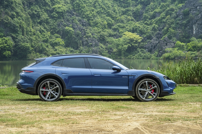 Bỏ 7 tỷ mua Porsche Taycan Cross Turismo đi phượt, đây là 3 thứ trải nghiệm bạn khó tìm thấy trên bất kỳ chiếc xe nào khác- Ảnh 23. Bỏ 7 tỷ mua Porsche Taycan Cross Turismo đi phượt, đây là 3 thứ trải nghiệm bạn khó tìm thấy trên bất kỳ chiếc xe nào khác- Ảnh 23.
