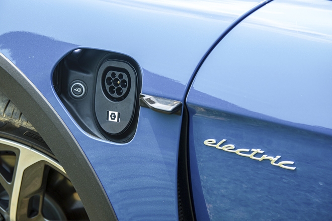 Bỏ 7 tỷ mua Porsche Taycan Cross Turismo đi phượt, đây là 3 thứ trải nghiệm bạn khó tìm thấy trên bất kỳ chiếc xe nào khác- Ảnh 28. Bỏ 7 tỷ mua Porsche Taycan Cross Turismo đi phượt, đây là 3 thứ trải nghiệm bạn khó tìm thấy trên bất kỳ chiếc xe nào khác- Ảnh 28.