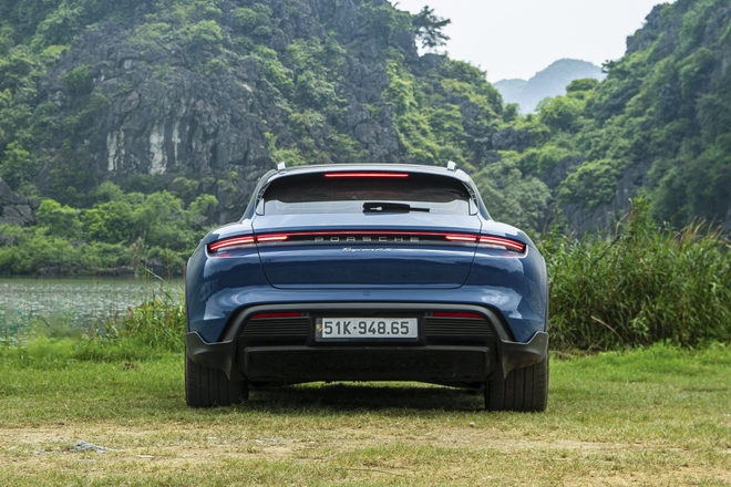 Bỏ 7 tỷ mua Porsche Taycan Cross Turismo đi phượt, đây là 3 thứ trải nghiệm bạn khó tìm thấy trên bất kỳ chiếc xe nào khác- Ảnh 22. Bỏ 7 tỷ mua Porsche Taycan Cross Turismo đi phượt, đây là 3 thứ trải nghiệm bạn khó tìm thấy trên bất kỳ chiếc xe nào khác- Ảnh 22.