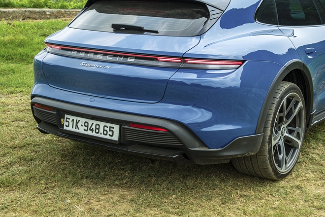 Bỏ 7 tỷ mua Porsche Taycan Cross Turismo đi phượt, đây là 3 thứ trải nghiệm bạn khó tìm thấy trên bất kỳ chiếc xe nào khác- Ảnh 13. Bỏ 7 tỷ mua Porsche Taycan Cross Turismo đi phượt, đây là 3 thứ trải nghiệm bạn khó tìm thấy trên bất kỳ chiếc xe nào khác- Ảnh 13.