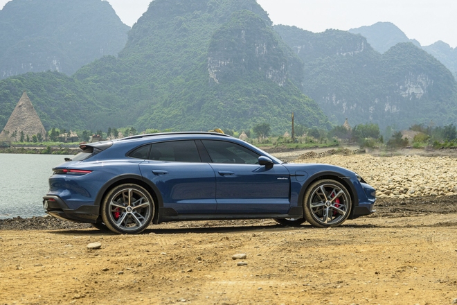 Bỏ 7 tỷ mua Porsche Taycan Cross Turismo đi phượt, đây là 3 thứ trải nghiệm bạn khó tìm thấy trên bất kỳ chiếc xe nào khác- Ảnh 20. Bỏ 7 tỷ mua Porsche Taycan Cross Turismo đi phượt, đây là 3 thứ trải nghiệm bạn khó tìm thấy trên bất kỳ chiếc xe nào khác- Ảnh 20.