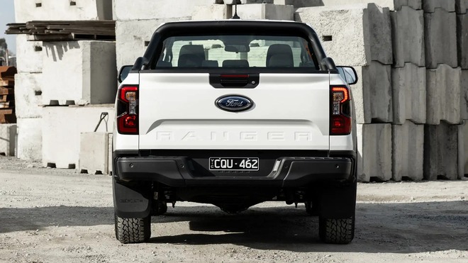 Ford Ranger thêm bản Black Edition: Lưới tản nhiệt và mâm xe tối màu, giới hạn 1.500 xe, giá quy đổi từ 965 triệu đồng- Ảnh 6. Ford Ranger thêm bản Black Edition: Lưới tản nhiệt và mâm xe tối màu, giới hạn 1.500 xe, giá quy đổi từ 965 triệu đồng- Ảnh 6.
