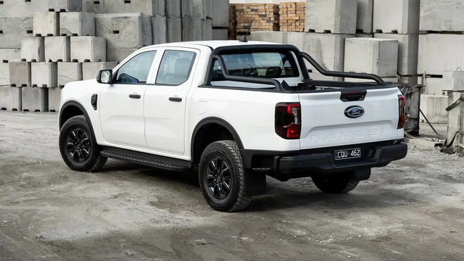 Ford Ranger thêm bản Black Edition: Lưới tản nhiệt và mâm xe tối màu, giới hạn 1.500 xe, giá quy đổi từ 965 triệu đồng- Ảnh 3. Ford Ranger thêm bản Black Edition: Lưới tản nhiệt và mâm xe tối màu, giới hạn 1.500 xe, giá quy đổi từ 965 triệu đồng- Ảnh 3.