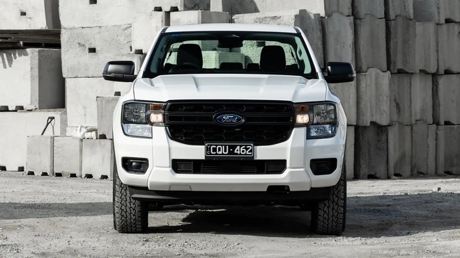Ford Ranger thêm bản Black Edition: Lưới tản nhiệt và mâm xe tối màu, giới hạn 1.500 xe, giá quy đổi từ 965 triệu đồng- Ảnh 4. Ford Ranger thêm bản Black Edition: Lưới tản nhiệt và mâm xe tối màu, giới hạn 1.500 xe, giá quy đổi từ 965 triệu đồng- Ảnh 4.