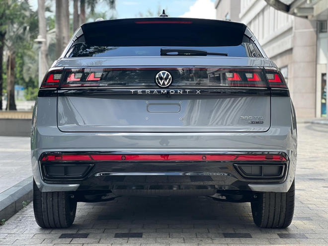 Lăn bánh VW Teramont X tiết kiệm thêm 130 triệu: Bản 'base' còn hơn 1,8 tỷ, đấu Explorer với giá rẻ hơn 220 triệu đồng- Ảnh 6. Lăn bánh VW Teramont X tiết kiệm thêm 130 triệu: Bản 'base' còn hơn 1,8 tỷ, đấu Explorer với giá rẻ hơn 220 triệu đồng- Ảnh 6.