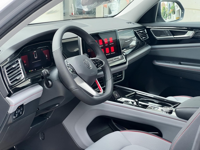 Lăn bánh VW Teramont X tiết kiệm thêm 130 triệu: Bản 'base' còn hơn 1,8 tỷ, đấu Explorer với giá rẻ hơn 220 triệu đồng- Ảnh 10. Lăn bánh VW Teramont X tiết kiệm thêm 130 triệu: Bản 'base' còn hơn 1,8 tỷ, đấu Explorer với giá rẻ hơn 220 triệu đồng- Ảnh 10.
