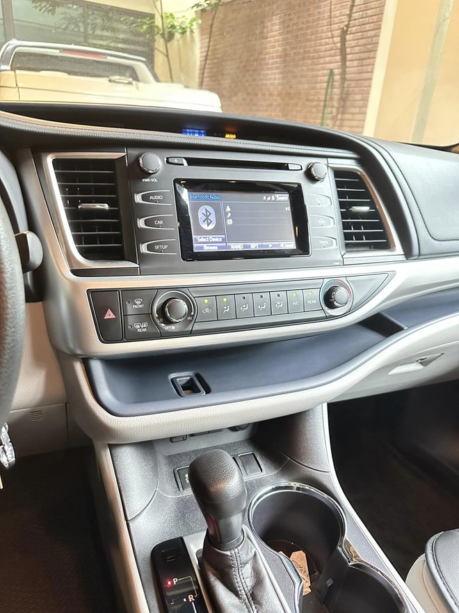 Toyota Highlander 7 năm tuổi mới lăn bánh hơn 1.000km được bán lại 1,7 tỷ đồng: Vẫn dùng vô lăng 'nhựa' nhưng có gói ADAS- Ảnh 8. Toyota Highlander 7 năm tuổi mới lăn bánh hơn 1.000km được bán lại 1,7 tỷ đồng: Vẫn dùng vô lăng 'nhựa' nhưng có gói ADAS- Ảnh 8.