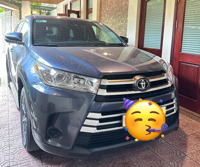 Toyota Highlander 7 năm tuổi mới lăn bánh hơn 1.000km được bán lại 1,7 tỷ đồng: Vẫn dùng vô lăng 'nhựa' nhưng có gói ADAS- Ảnh 3. Toyota Highlander 7 năm tuổi mới lăn bánh hơn 1.000km được bán lại 1,7 tỷ đồng: Vẫn dùng vô lăng 'nhựa' nhưng có gói ADAS- Ảnh 3.