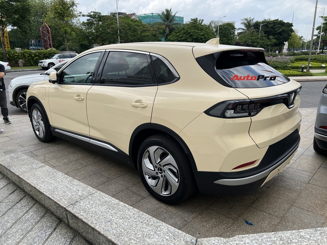 Chi tiết VinFast VF 8S: Bản rẻ nhất giá từ 1,079 tỷ đồng, không được sạc miễn phí nếu chạy dịch vụ- Ảnh 5. Chi tiết VinFast VF 8S: Bản rẻ nhất giá từ 1,079 tỷ đồng, không được sạc miễn phí nếu chạy dịch vụ- Ảnh 5.