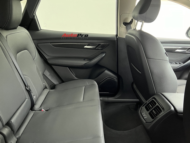 Chi tiết VinFast VF 8S: Bản rẻ nhất giá từ 1,079 tỷ đồng, không được sạc miễn phí nếu chạy dịch vụ- Ảnh 9. Chi tiết VinFast VF 8S: Bản rẻ nhất giá từ 1,079 tỷ đồng, không được sạc miễn phí nếu chạy dịch vụ- Ảnh 9.