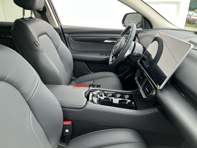 Chi tiết VinFast VF 8S: Bản rẻ nhất giá từ 1,079 tỷ đồng, không được sạc miễn phí nếu chạy dịch vụ- Ảnh 8. Chi tiết VinFast VF 8S: Bản rẻ nhất giá từ 1,079 tỷ đồng, không được sạc miễn phí nếu chạy dịch vụ- Ảnh 8.