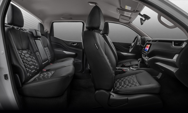 Nissan Navara 2024 ra mắt Việt Nam: Thêm phiên bản, chỉ còn từ 685 triệu đồng, cạnh tranh Ranger bằng giá mềm hơn bản cũ- Ảnh 12. Nissan Navara 2024 ra mắt Việt Nam: Thêm phiên bản, chỉ còn từ 685 triệu đồng, cạnh tranh Ranger bằng giá mềm hơn bản cũ- Ảnh 12.