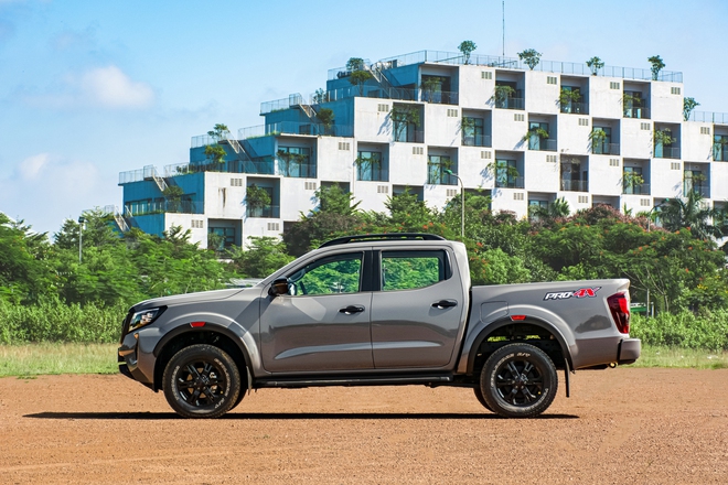 'Cân' Nissan Navara Pro4X và Ford Ranger Wildtrak: Chênh 19 triệu, đánh đổi hệ thống ADAS- Ảnh 3. 'Cân' Nissan Navara Pro4X và Ford Ranger Wildtrak: Chênh 19 triệu, đánh đổi hệ thống ADAS- Ảnh 3.