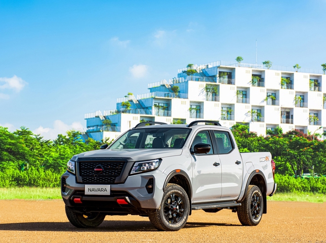 'Cân' Nissan Navara Pro4X và Ford Ranger Wildtrak: Chênh 19 triệu, đánh đổi hệ thống ADAS- Ảnh 1. 'Cân' Nissan Navara Pro4X và Ford Ranger Wildtrak: Chênh 19 triệu, đánh đổi hệ thống ADAS- Ảnh 1.