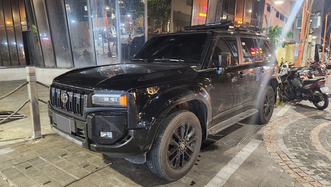 Toyota Land Cruiser Prado 2024 xuất hiện ở Đà Nẵng: Không phải nhập chính hãng, cộng đồng xe Việt Nam thêm 'nóng ruột' chờ bản chính thức- Ảnh 2. Toyota Land Cruiser Prado 2024 xuất hiện ở Đà Nẵng: Không phải nhập chính hãng, cộng đồng xe Việt Nam thêm 'nóng ruột' chờ bản chính thức- Ảnh 2.
