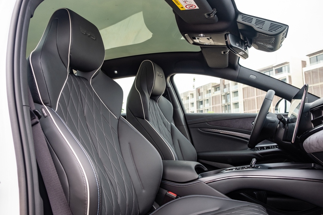 BYD Seal chốt giá tại Việt Nam: Từ 1,119 tỷ, đắt hơn Camry bản tiêu chuẩn, đi 520km/lần sạc- Ảnh 15. BYD Seal chốt giá tại Việt Nam: Từ 1,119 tỷ, đắt hơn Camry bản tiêu chuẩn, đi 520km/lần sạc- Ảnh 15.