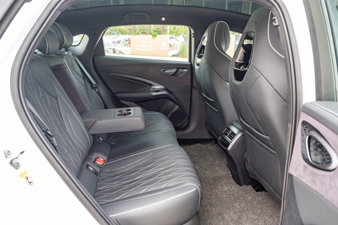 BYD Seal chốt giá tại Việt Nam: Từ 1,119 tỷ, đắt hơn Camry bản tiêu chuẩn, đi 520km/lần sạc- Ảnh 16. BYD Seal chốt giá tại Việt Nam: Từ 1,119 tỷ, đắt hơn Camry bản tiêu chuẩn, đi 520km/lần sạc- Ảnh 16.