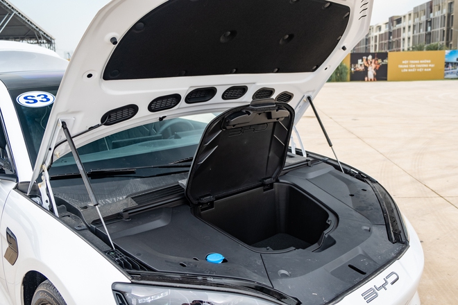 BYD Seal chốt giá tại Việt Nam: Từ 1,119 tỷ, đắt hơn Camry bản tiêu chuẩn, đi 520km/lần sạc- Ảnh 9. BYD Seal chốt giá tại Việt Nam: Từ 1,119 tỷ, đắt hơn Camry bản tiêu chuẩn, đi 520km/lần sạc- Ảnh 9.