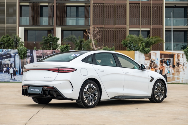 BYD Seal chốt giá tại Việt Nam: Từ 1,119 tỷ, đắt hơn Camry bản tiêu chuẩn, đi 520km/lần sạc- Ảnh 7. BYD Seal chốt giá tại Việt Nam: Từ 1,119 tỷ, đắt hơn Camry bản tiêu chuẩn, đi 520km/lần sạc- Ảnh 7.