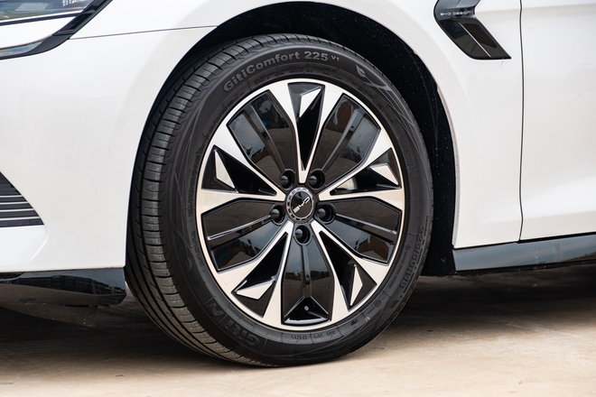 BYD Seal chốt giá tại Việt Nam: Từ 1,119 tỷ, đắt hơn Camry bản tiêu chuẩn, đi 520km/lần sạc- Ảnh 8. BYD Seal chốt giá tại Việt Nam: Từ 1,119 tỷ, đắt hơn Camry bản tiêu chuẩn, đi 520km/lần sạc- Ảnh 8.