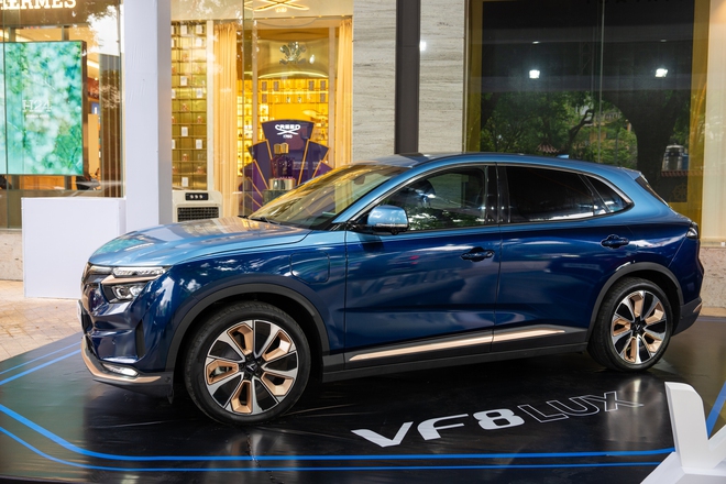 Cận cảnh VinFast VF 8 Lux Hỏa Long Độc Bản: Nhiều chi tiết mạ vàng, giới hạn 888 chiếc- Ảnh 22. Cận cảnh VinFast VF 8 Lux Hỏa Long Độc Bản: Nhiều chi tiết mạ vàng, giới hạn 888 chiếc- Ảnh 22.