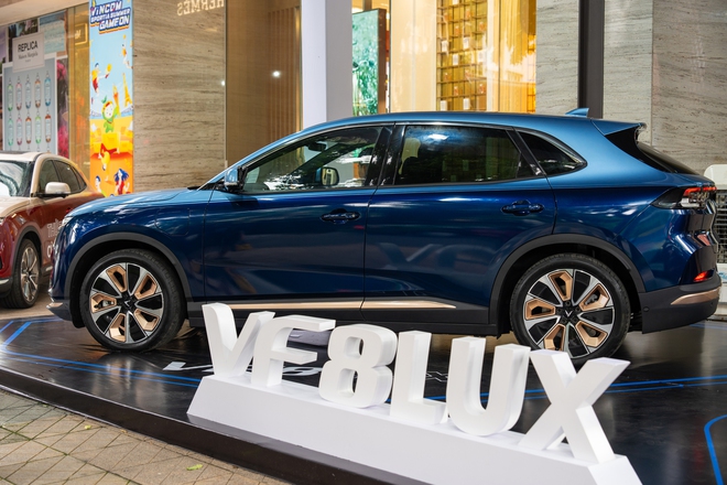 Cận cảnh VinFast VF 8 Lux Hỏa Long Độc Bản: Nhiều chi tiết mạ vàng, giới hạn 888 chiếc- Ảnh 13. Cận cảnh VinFast VF 8 Lux Hỏa Long Độc Bản: Nhiều chi tiết mạ vàng, giới hạn 888 chiếc- Ảnh 13.