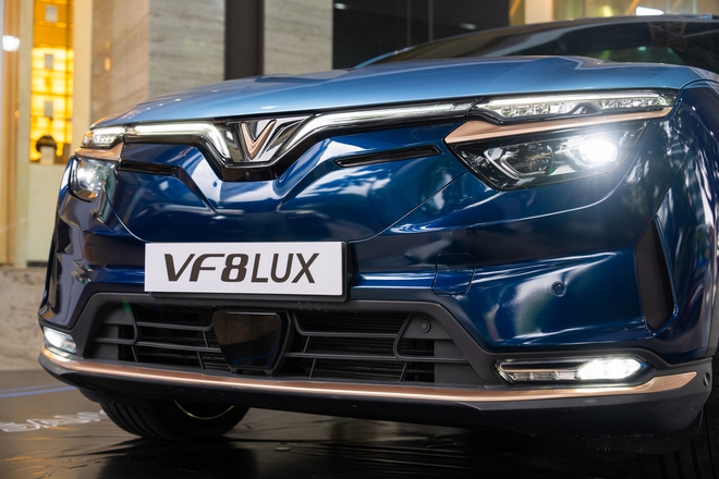 Cận cảnh VinFast VF 8 Lux Hỏa Long Độc Bản: Nhiều chi tiết mạ vàng, giới hạn 888 chiếc- Ảnh 4. Cận cảnh VinFast VF 8 Lux Hỏa Long Độc Bản: Nhiều chi tiết mạ vàng, giới hạn 888 chiếc- Ảnh 4.