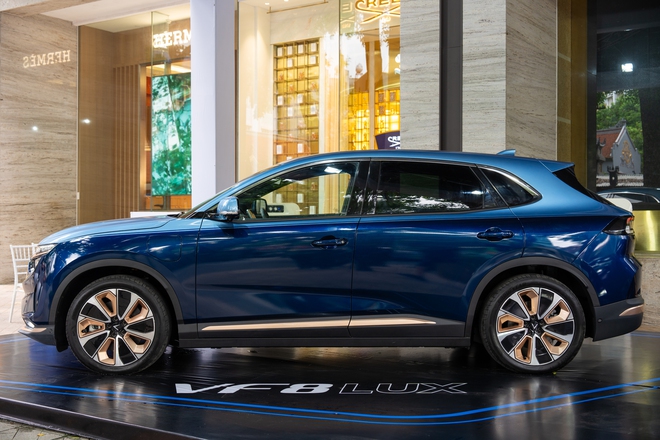 Cận cảnh VinFast VF 8 Lux Hỏa Long Độc Bản: Nhiều chi tiết mạ vàng, giới hạn 888 chiếc- Ảnh 21. Cận cảnh VinFast VF 8 Lux Hỏa Long Độc Bản: Nhiều chi tiết mạ vàng, giới hạn 888 chiếc- Ảnh 21.