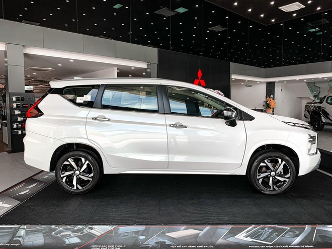 Mitsubishi Xpander AT Premium giá chỉ còn 578 triệu tại đại lý, bản cao nhất còn rẻ hơn Suzuki XL7 tiêu chuẩn- Ảnh 4. Mitsubishi Xpander AT Premium giá chỉ còn 578 triệu tại đại lý, bản cao nhất còn rẻ hơn Suzuki XL7 tiêu chuẩn- Ảnh 4.