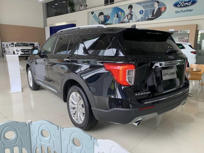 Hậu tăng giá bán, Ford Explorer lại được đại lý ưu đãi: Giảm 70 triệu đồng, vẫn cao hơn hẳn Palisade- Ảnh 5. Hậu tăng giá bán, Ford Explorer lại được đại lý ưu đãi: Giảm 70 triệu đồng, vẫn cao hơn hẳn Palisade- Ảnh 5.