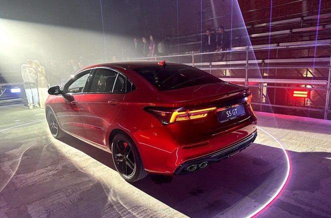 Omoda S5 bản ‘base’ lần đầu lộ diện tại Việt Nam: Dáng thể thao, mâm lớn, cạnh tranh Mazda3, K3- Ảnh 16. Omoda S5 bản ‘base’ lần đầu lộ diện tại Việt Nam: Dáng thể thao, mâm lớn, cạnh tranh Mazda3, K3- Ảnh 16.